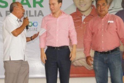 El gobernador Velasco entrega apoyos del programa “Bienestar” en Villacorzo