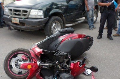 Carro Vs. motoneta: daños materiales