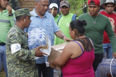 Sigue aterrizando ayuda humanitaria en Villaflores 