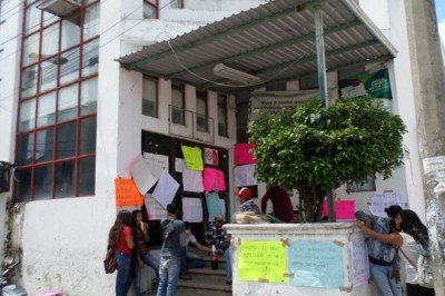 Universitarios frailescanos toman edificio público