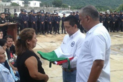 Realiza SSyPC homenaje póstumo a policías