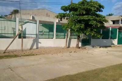 Construyen barda perimetral en Centro de Salud de Manuel A. Camacho