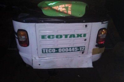 Abandonan mototaxi accidentado