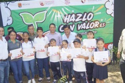 Reforestan dos hectáreas en parcela escolar de Villacorzo