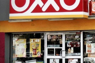 Cadena de tiendas Oxxo manda a casa a empleados vulnerables con goce de sueldo