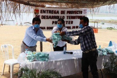 Entregan apoyos a pescadores de Villacorzo