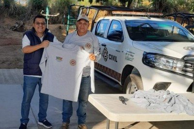 Entregan  equipos a elementos de Protección Civil en Villacorzo
