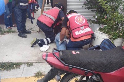 Motociclista arrollado y herido