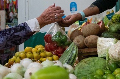 Frutas y verduras lideran aumento de precios; la canasta básica con la mayor inflación en 14 meses